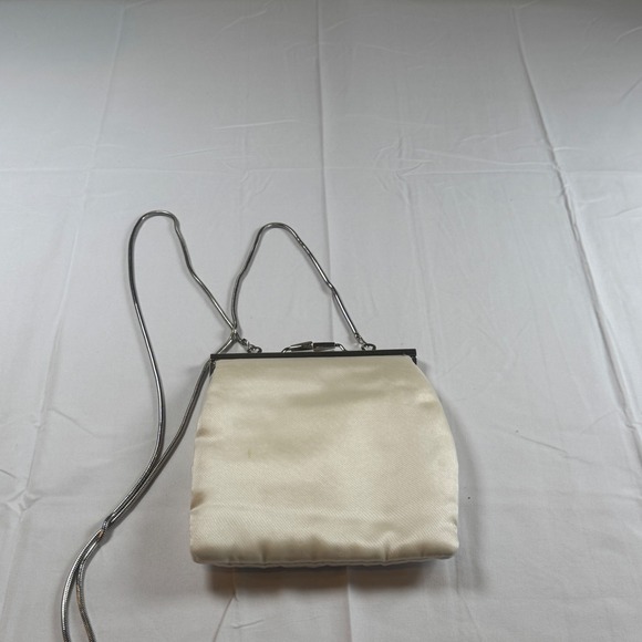 Valerie Stevens Ivory Embroidered Floral Clutch Evening‎ Bag Chain Strap